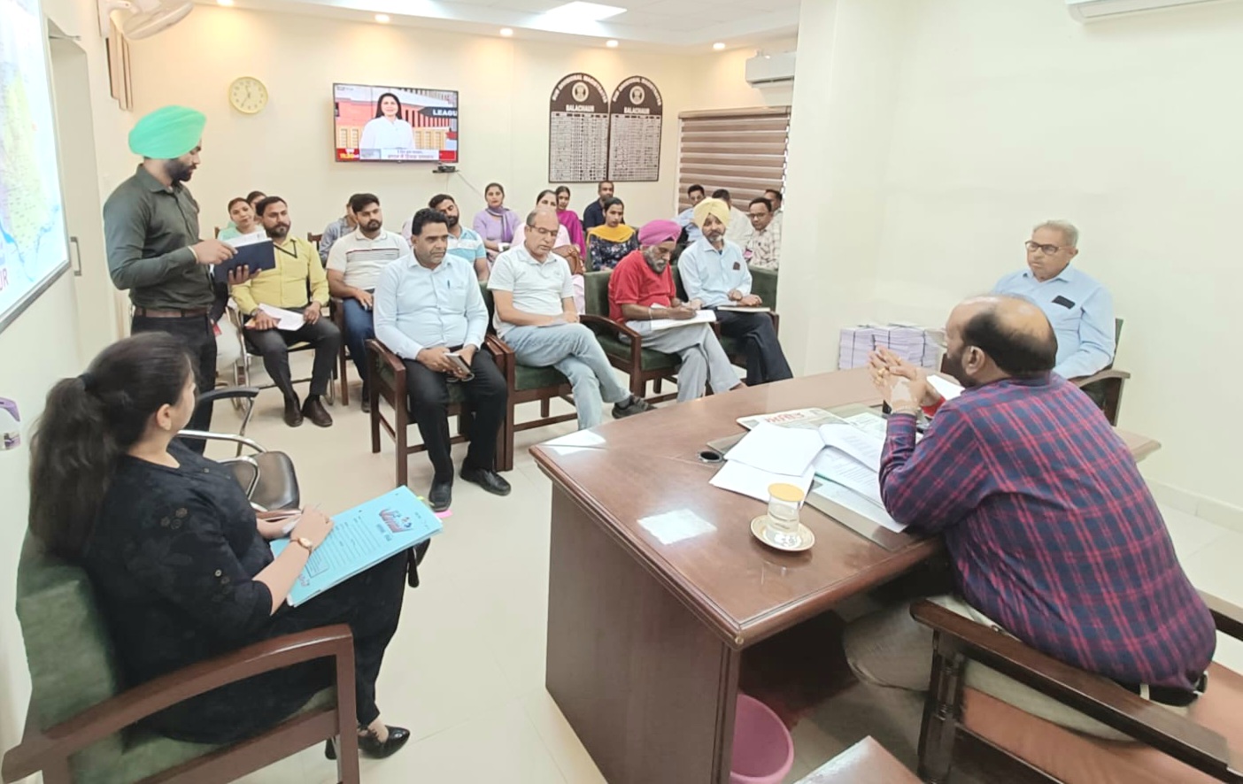 सुरक्षित स्कूल वाहन पॉलिसी को लेकर एसडीएम बलाचौर ने स्कूल प्रिंसिपलों के साथ बैठक की